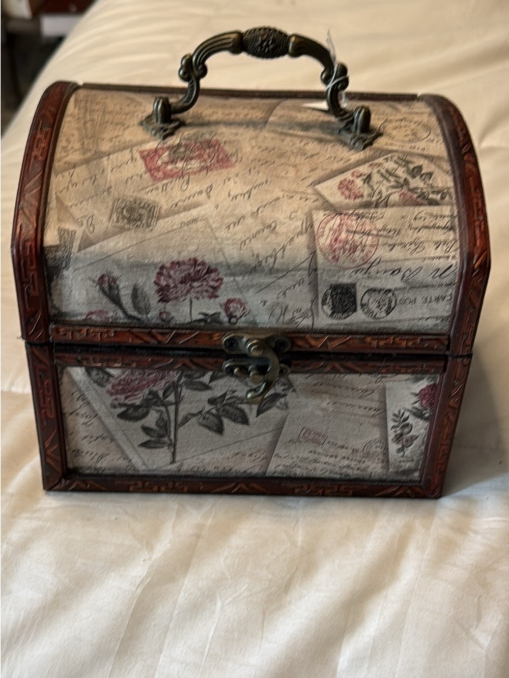 Vintage-Inspired Floral Jewelry Box - Cream and Pink